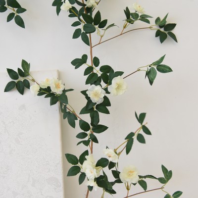 Wholesale 1.7m Artificial Silk White Rose Garland Vine with Green Leaves for Wedding, Outdoor and Indoor, Home Decoration